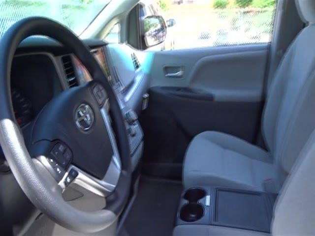 2017 Toyota Sienna LE